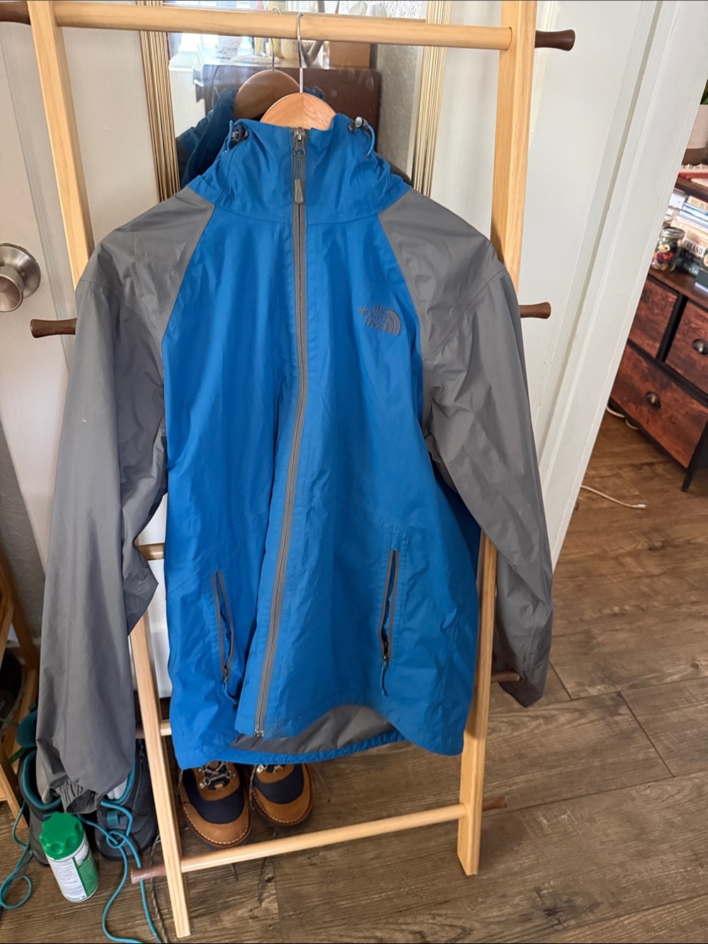 M’s North Face Rain Jacket